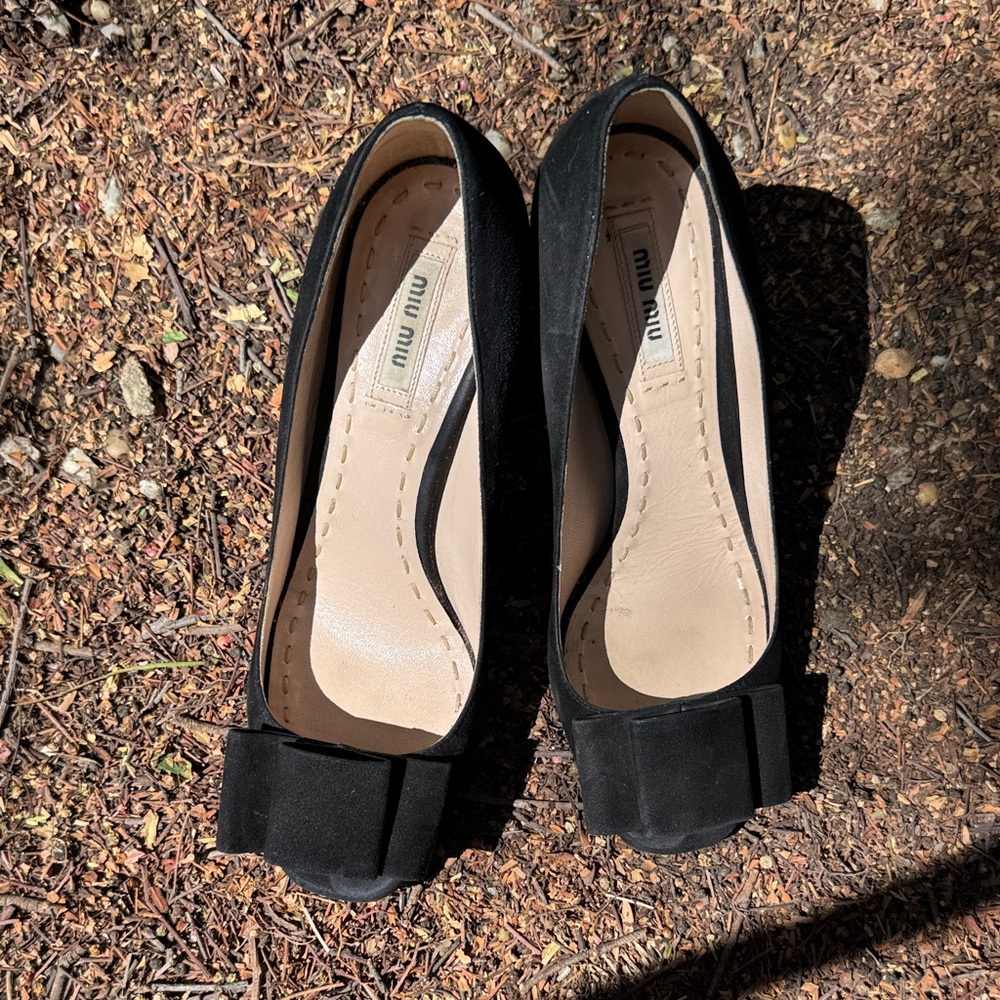 Miu Miu Black Bow Peep-Toe Heels - Picture 4 of 10